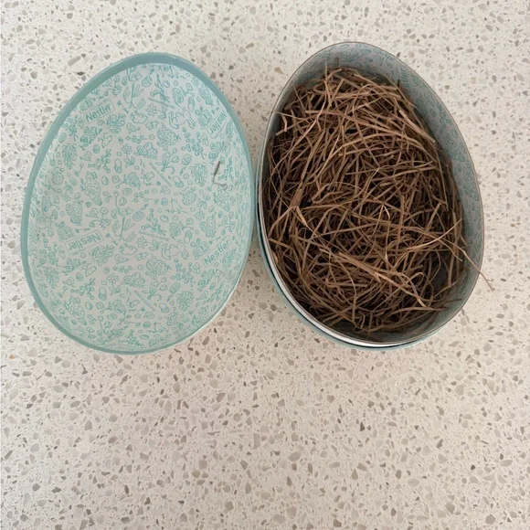 Williams Sonoma Peter Rabbit™ Small Easter Mache Egg - Picture 3 of 3
